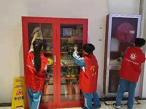 黄姓男艺人动态揭秘：从星光闪耀到风波不断，娱乐圈的真实画卷