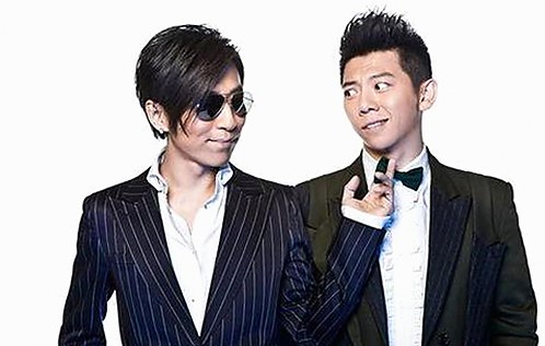 揭秘娱乐圈幕后真相：明星光环背后的那些故事