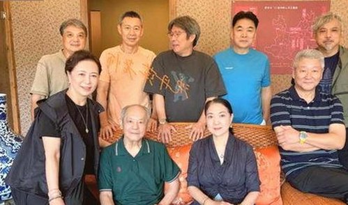 警花张津瑜厕所门事件再掀热议，惊现多段私密视频